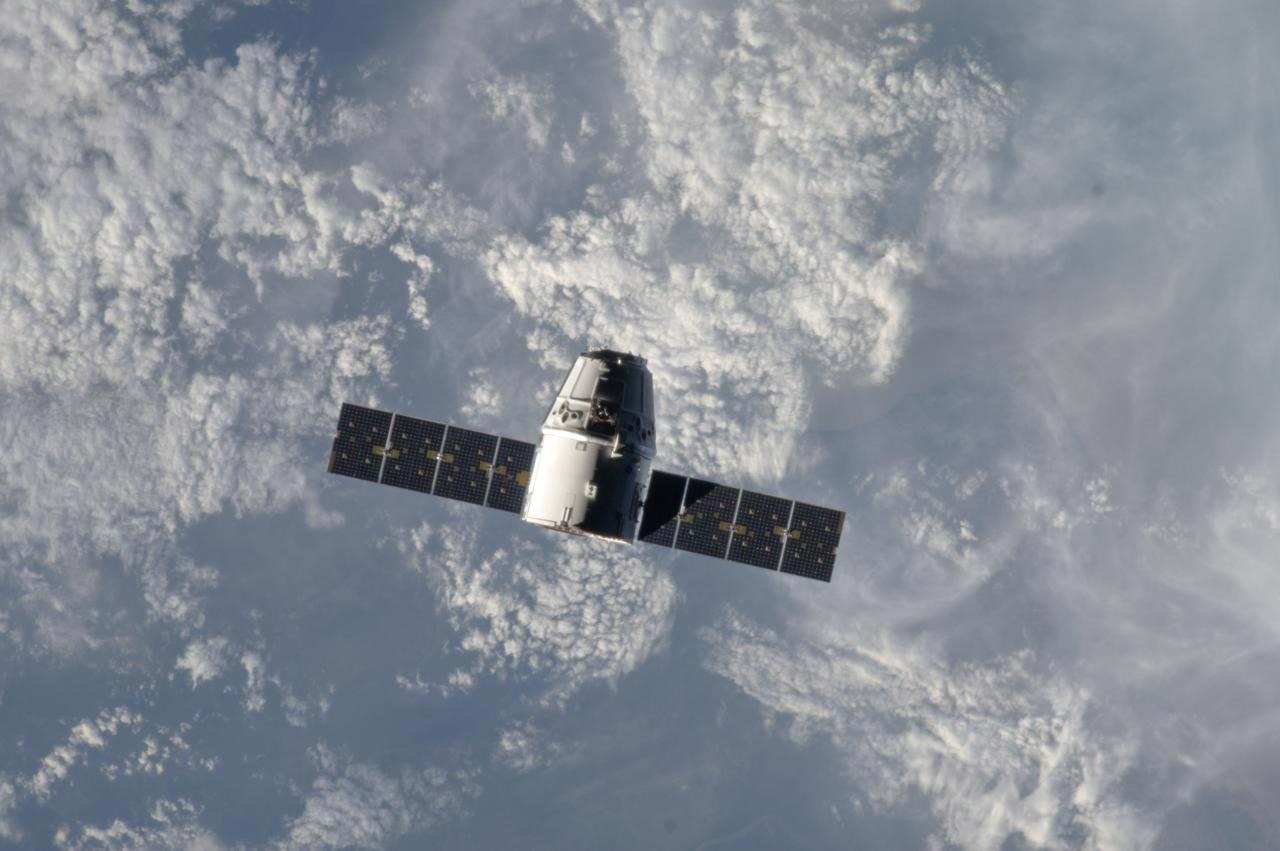 spaceX, cargo dragon, spacecraft, space X, NASA, nasa