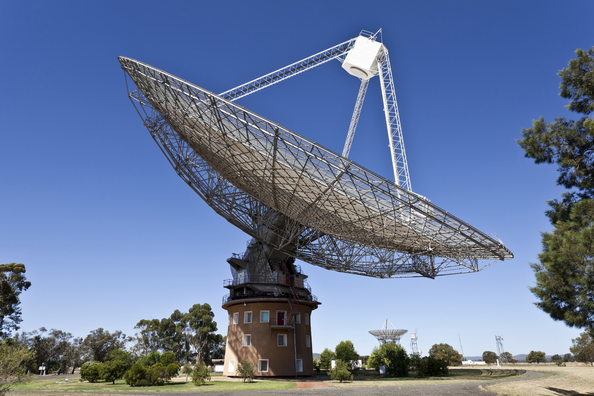 Parkes Telescope: Unveiling Cosmic Mysteries