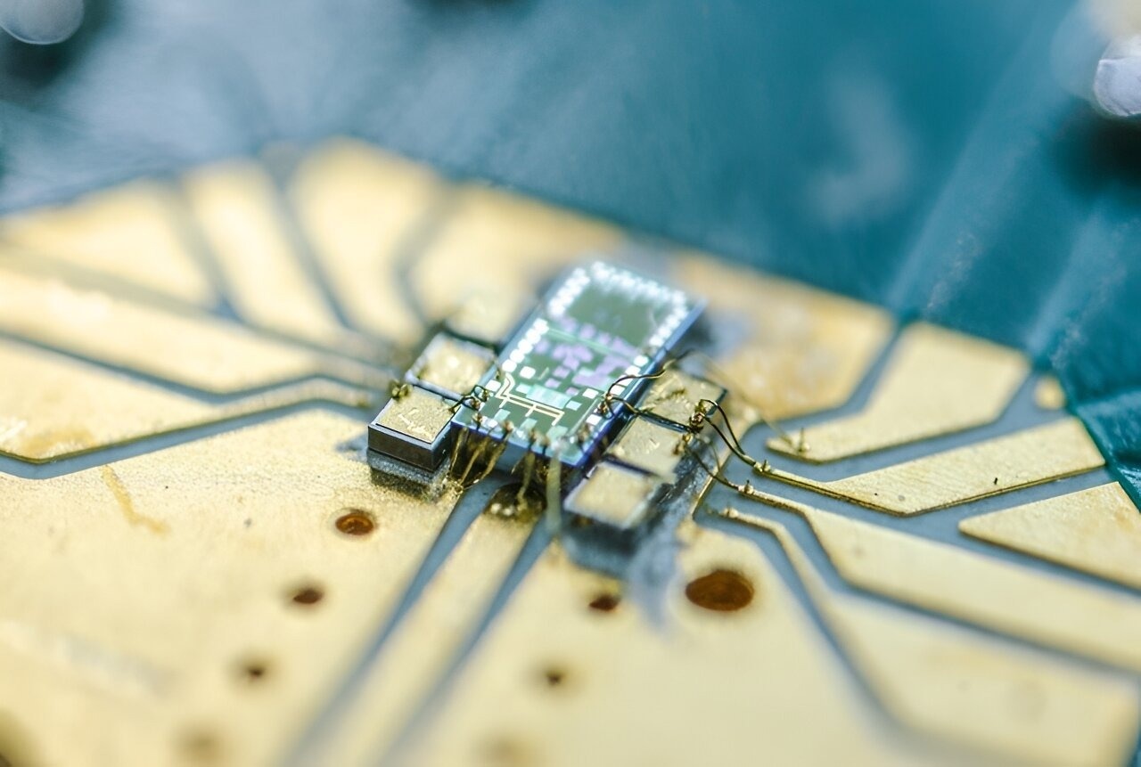 Chip-Integrated Detector Boosts Speed and Miniaturization of Quantum Hardware