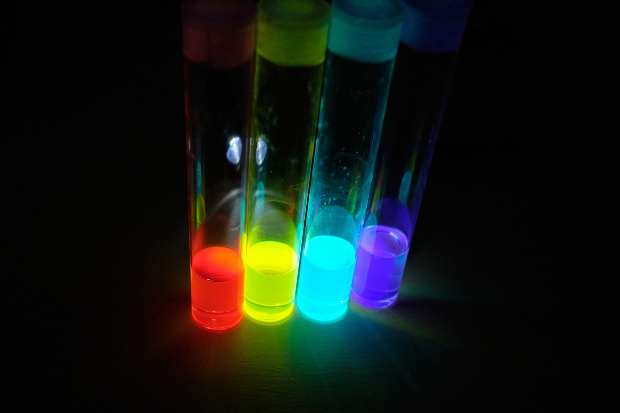 Colloidal Quantum Dots for Nanophotonic Devices