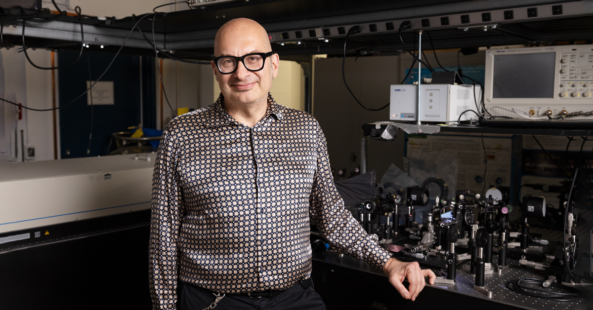 Unveiling the Potential of Synthetic Photonic Lattices for Quantum Information Processing