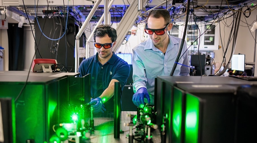 Researchers in the lab of UChicago Pritzker School of Molecular Engineering