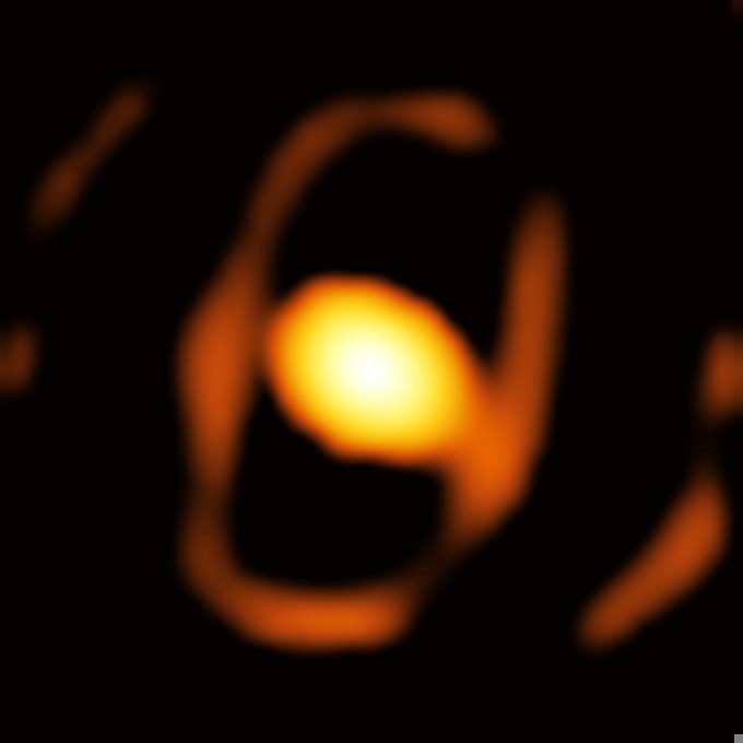 This is an image of the star WOH G64, taken by the GRAVITY instrument on the European Southern Observatory’s Very Large Telescope Interferometer (ESO’s VLTI).