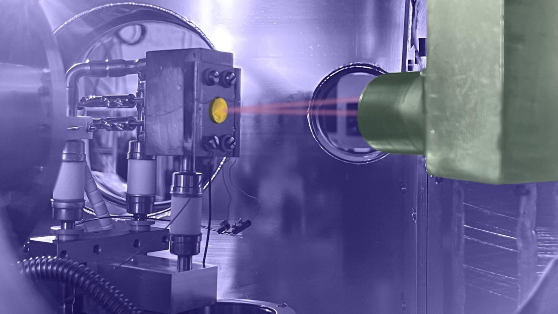 The vacuum chamber during a scattering experiment