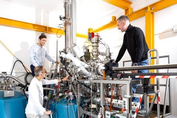 Novel Scanning Tunneling Microscope with Magnetic Cooling to Analyze Quantum Effects.