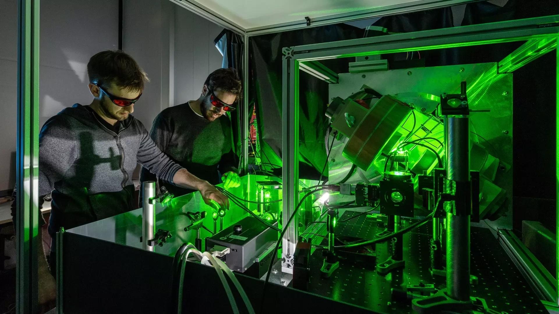 New Magnetic Resonance Imager for Imaging Local Diffusion in Microstructures