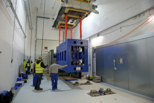 Undulator Frames Begin to Arrive at SwissFEL Building