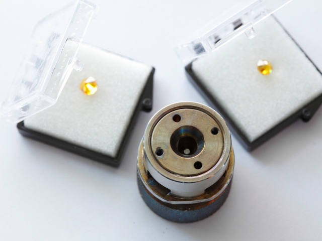 Hydrogen Sulfide Becomes Superconductive at -70°C Under High Pressure