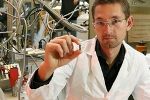 Electrons in Superconductor Demonstrate ‘Split Personality’