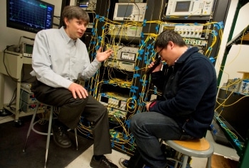 Research Grant to Develop Chip-Integrated Devices for Large-Scale Deployment of Quantum Communication Systems