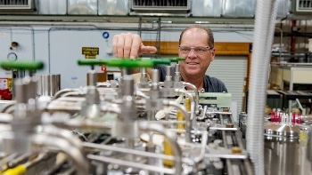 Argonne’s Superconducting Cavity to Boost World’s Biggest Neutrino Experiment