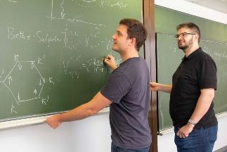 Atomic Defects and Mechanical Strain Interact to Cause Quantum Light Effect in WSe2