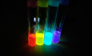 Colloidal Quantum Dots for Nanophotonic Devices