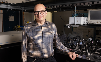 Unveiling the Potential of Synthetic Photonic Lattices for Quantum Information Processing