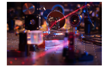 Researchers Successfully Design Optical Mirror with a Few Hundred Atoms