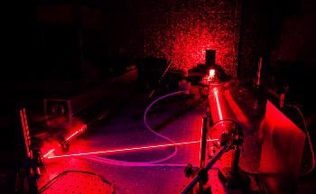 Study Demonstrates Nontrivial Phases of Matter in Optically Generated Polariton Lattices