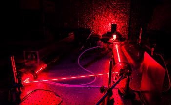 Scientists Use Laser Light to Modulate Free Electrons into Qubits